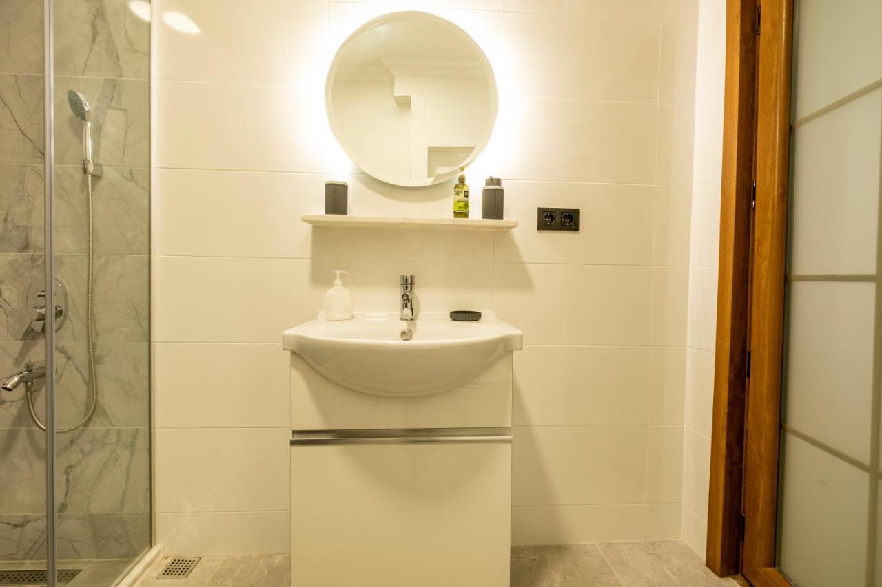Spacious And Comfy 2Br In The Heart Of Cihangir Apartman Isztambul Kültér fotó